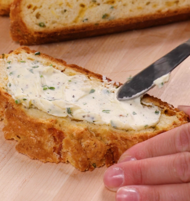 Cheddar-and-Herb Irish Soda Bread