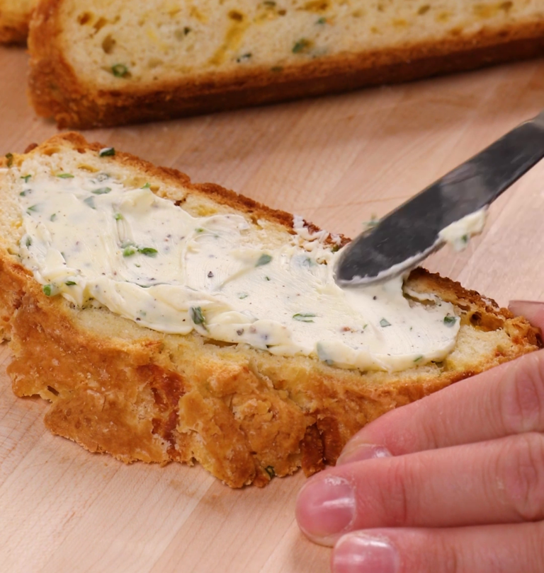 Cheddar-and-Herb Irish Soda Bread