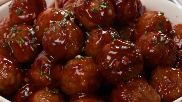 Grape-Jelly-and-Rosemary-Meatballs-Rosina
